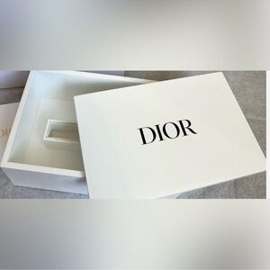 NWT Dior White Acrylic Storage Box w/mirror💗💗💗